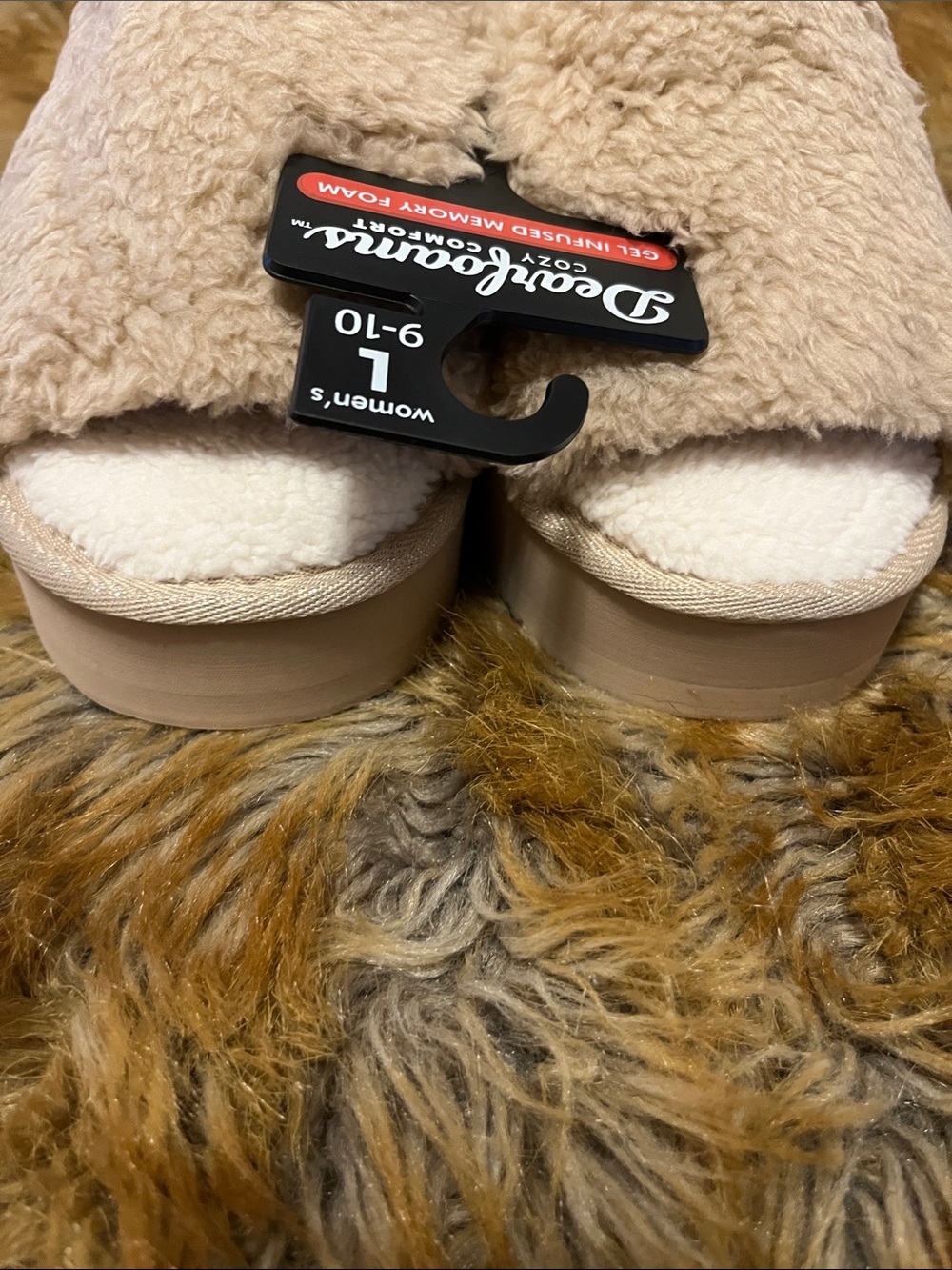 dearfoams Women's Faux-Sherpa Slide Slippers in Light Beige - Picture 2 of 7
